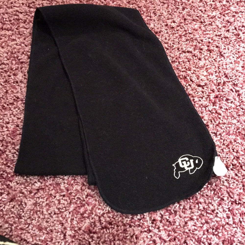 black cu scarf